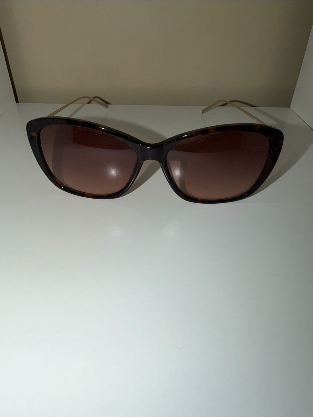 DKNY DK702S 237 Dark Tortoise Cat-Eye Sunglasses – Gold Metal Temples